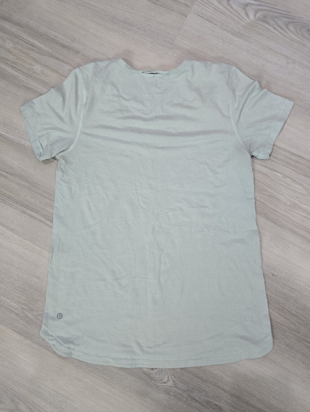 Lululemon Love V-Neck T-Shirt Light green Striped Pattern Approximate Size 10 - Picture 4 of 5